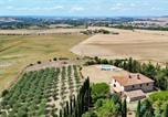 Location vacances Asciano - Podere Viepri - Villa in esclusiva nei Colli Senesi con Vasca idromassaggio-1