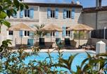 Location vacances Saintes - Appart' Nature L'Escale - Saintes - Calme, Piscine, Parking, Terrasse-2