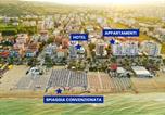 Location vacances Alba Adriatica - Aqua Family Apartments - Appartamenti con spiaggia, piscina, parcheggio e bici incluse-2