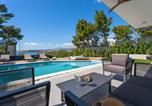 Location vacances Stobreč - Stylish 5-bedroom villa Aride with pool, sea views-1