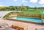 Location vacances Champagne-Ardenne - Villa spacieuse à Sapogne-et-Feuchères avec piscine privée, 150 m²-2
