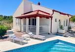 Location vacances Janjina - Family friendly house with a swimming pool Janjina, Peljesac - 19594-2