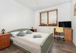 Location vacances Kęty - Cozy Apartment with a Perfect Location by Noclegi Renters-1