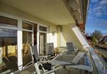 Location vacances Breege - Hafennahe Ferienwohnung mit Balkon und Meerblick - Hafenhäuser Breege Fewo 11-4