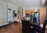 Location vacances  Bergzicht Guesthouse - City Studio Parking Pool Gym by Ctha-3