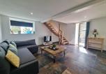 Location vacances  Loire - Gîte cosy avec terrasse, piscine et spa, au cœur de la Côte Roannaise - Fr-1-496-322-3