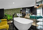 Location vacances Manchester - Free Parking Luxury Safari House-1