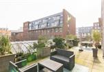 Location vacances South Holland - Modern Riverside Apartment with Sunny Terrace-3