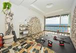 Location vacances  Paklenica - Holiday Home Seafront Escape - Happy Rentals-4