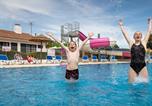 Camping avec Parc aquatique / toboggans Le Tour-du-Parc - Camping La Prairie -1