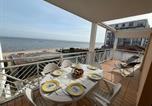 Location vacances Plage de La Teste-de-Buch - Appartement T3 en Bord de Mer à Arcachon avec Parking Sécurisé - Fr-1-374-235-1