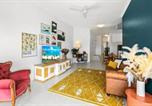 Location vacances Trinity Beach - The Flirty Flamingo - Two bedroom seaside Condo-3