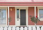 Location vacances  Granite Island - Kingsford Cottage Walk to Beach Dog Friendly-2
