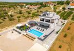 Location vacances Polača - Villa Katarina with pool and jacuzzi-1