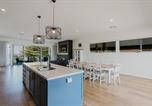 Location vacances  Granite Island - The Dual Family Entertainer 9 Esplanade Victor Harbor - Linen Included - Luxury - Seafront-4