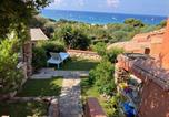 Location vacances  Province de Cagliari - Villasimius Il patio sul porto-1