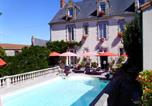 Hôtel Clisson - Le Petit Chateau - Tiffauges proche Puy dufou-1