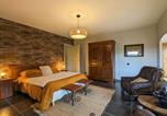 Hôtel Haute-Loire - Suite spacieuse avec bien-être, parking, wifi, à Saint-Privat-d'Allier - Fr-1-582-491-1