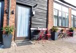 Location vacances Norwich - Quiet courtyard Lodge6, outside seating & parking-1