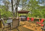 Location vacances Chattanooga - Bear Naked Hideaway - Relax in the hot tub with sounds from the nearby creek-2