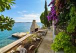 Location vacances  Paklenica - Holiday Home Seafront Escape - Happy Rentals-3