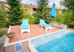 Location vacances Žminj - Pleasant Villa Valmonida with Pool, Sauna, Gym and Bbq-3