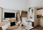 Location vacances Gare de Poole - Saturn Studio by Navie Stays-1