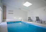 Location vacances Gare SNCF de Laroque - Villa Avec Piscine Intérieure Et Spa Dans Le Tarn-Et-Garonne-2