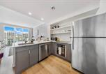 Location vacances  Parc national des Everglades - Elegant King Suite, Rooftop Pool, Full Kitchen-2