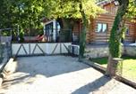 Location vacances Montmurat - Chalet de rêve en rondins avec Spa-3