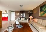 Location vacances South Holland - 608s Two bedroom apartment, terrace & harbor view-3
