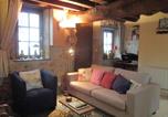Location vacances Ygrande - Maison de campagne avec étang, animaux acceptés, jardin privé - Fr-1-489-293-3