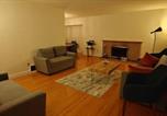 Location vacances  Canada - Spacious Family Room with Shared Washroom-4