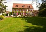 Hôtel Jaligny-sur-Besbre - Chambres d'hôtes et Roulotte Au Bonheur Du Parc-1