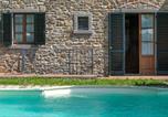 Location vacances Subbiano - Experience the charm of Tenuta Le Caselle, a cozy farmhouse surrounded by nature and comfort!-1