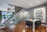 Location vacances Hollywood - Stylish 3-Bedroom Beachfront Home with Ocean & Int-1
