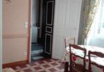 Location vacances Ygrande - Maison de maître Xixe s. avec piscine et jardin - Fr-1-489-504-3
