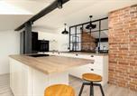 Location vacances Kęty - Industrialny Apartament na Poddaszu z Parkingiem by Noclegi Renters-3
