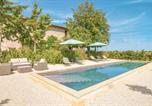 Location vacances Vauvert - Nice Home In St Gilles-1