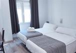 Location vacances  Province de Madrid - Hostal Doña Isabel-1