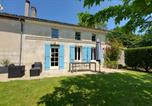 Location vacances Saintes - Appart' Nature L'Escale - Saintes - Calme, Piscine, Parking, Terrasse-4