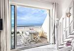 Location vacances  Manche - Les balcons des Ecréhous - Duplex front de mer-1