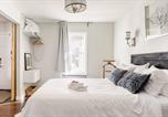 Location vacances  Canada - Wood-Rich Niagara Loft close to Queen Street-4