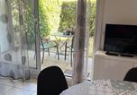 Location vacances Dives-sur-Mer - Appartement T2 avec Jardin, Proche Plage et Centre, Parking Privé, Animaux Acceptés, Wi-Fi Gratuit - Fr-1-487-342-4