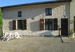 Location vacances  Meuse - Maison cosy avec terrasse, 3 chambres, wifi, animaux acceptés, idéal pour familles en Meuse - Fr-1-585-2-1