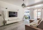 Location vacances Châteaudouble - Apartment In Villa With Pool-4