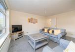 Location vacances Horley - Redhill Holiday Home Sleeps 4 - Parking-2