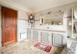 Location vacances Solliès-Toucas - Maison Avec Piscine 1-2