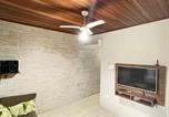 Location vacances São Sebastião - Casa com área gourmet e piscina em Caraguatatuba-1