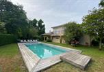 Location vacances Audenge - House with private pool near the sea-1